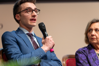 Inaugurazione congiunta dell'a.a. 2025/2026 - 27/03/2026 <br> Al microfono: Francesco Benassai, Rappresentante delle Consulte degli Studenti del Polo delle Arti e del Design. Foto: Antonio Viscido