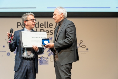 Inaugurazione congiunta dell'a.a. 2025/2026 - 27/03/2026 <br> Simone Paternich consegna il Diploma Honoris Causa a Giuseppe Furlanis. Foto: Antonio Viscido